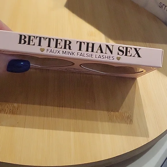 TOO FACED Drama Queen Faux Mink Lashes - Picture 4 of 5